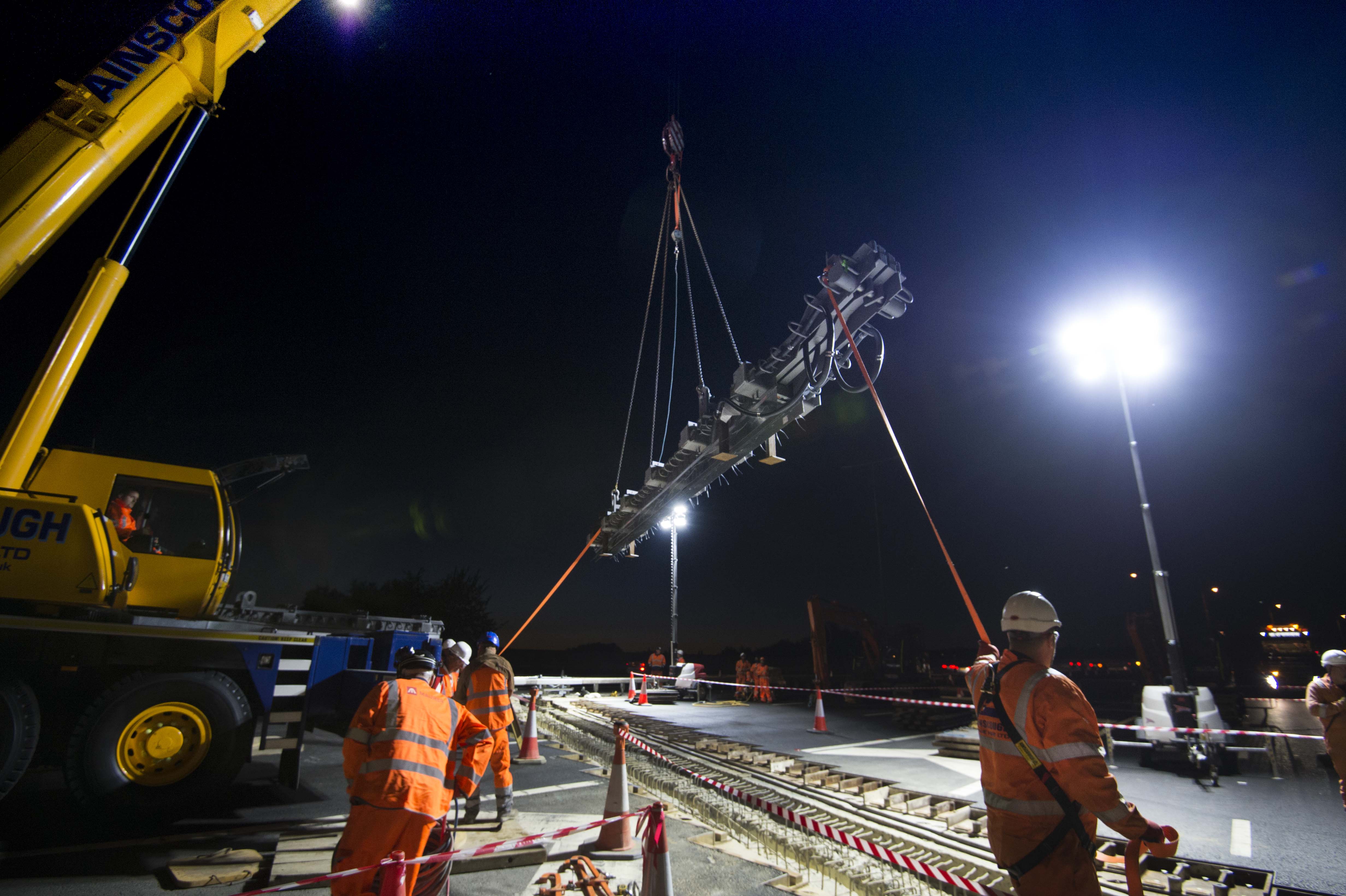 AINSCOUGH COMPLETES OVERNIGHT LIFTS AT M25 VIADUCT